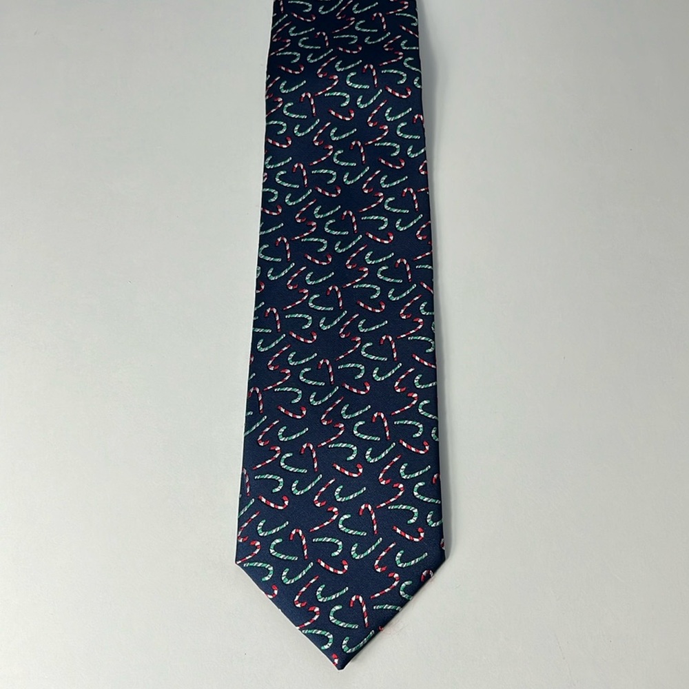 Hallmark holiday traditions blue/red print 100% polyester men’s